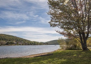Great lake views from this Centrally Located Townhome