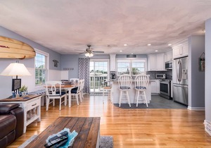 Located in the Heart of Narragansett Pier, Spacious, Gorgeous & Steps to Everything!