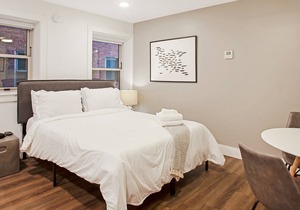 Midtown Studio Steps from Dining and Nightlife