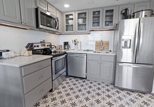 ML316 Stylish & Modern! Breathtaking mountain/trail view Close to Village Wi-Fi