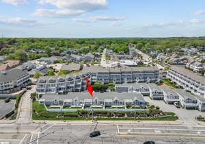 Oceanfront Condo steps away from Narragansett Town Beach