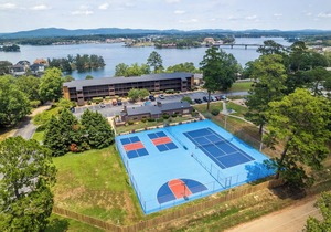 South Shore 1 Bdrm/Amazing Amenities! MiniGolf, Hot Tub, Sauna & More!