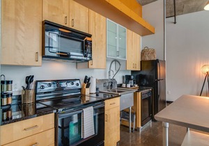 Stylish Loft 0.7 Miles From Downtown!