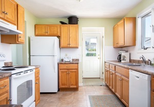 Unobstructed ocean views, steps to Scarborough Beach