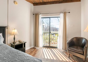Updated Mountain Inn studio - accommodates 2.