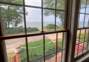 "Whit's End" Spacious, Private Beach-Front Lake Erie Sleeps 12 Birders & Fishing