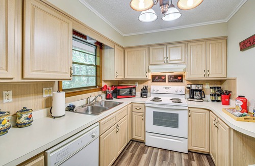 Hot Springs Village Cottage | 1/2 Mi to Desoto Lake: Hot Springs Village Home