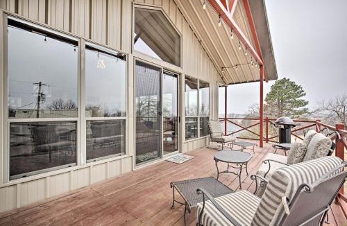 Kingston House | 1/2 Mi to Lake Texoma! Spacious Group Escape