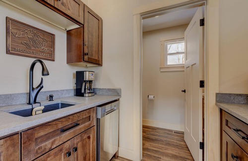 Sunapee Hotel | 1 Bed/1.5 Bath Suite #10 at The Lodge | Minutes from Sunapee Harbor & Mt Sunapee