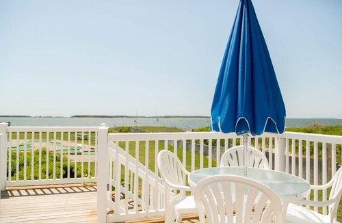 West Yarmouth Apartment | 1 Bedroom 1.5 Bath Townhouse, Green Harbor Resort, Canoe Rentals, Sun Umbrellas