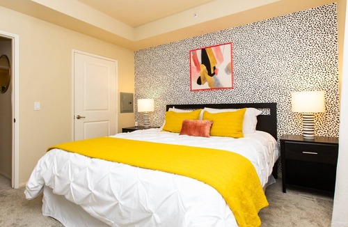 Irvine Business Complex Apartment | 1 Bedroom Apartment | Irvine Jamboree | Pool | Parking | W/D | Gym | Long-Term