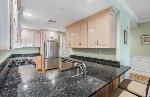 Falmouth Heights Condo | 1 Bedroom Beachfront Falmouth Condo RPAM052