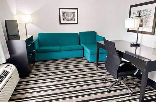 Tougaloo Apartment | 1 Bedroom Suite with Jetted Tub