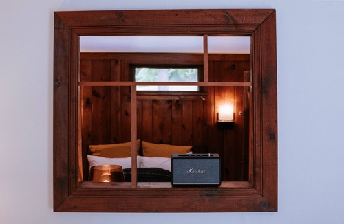 Mount Tremper Hotel | 1 Bedroom Suite with a Living Room