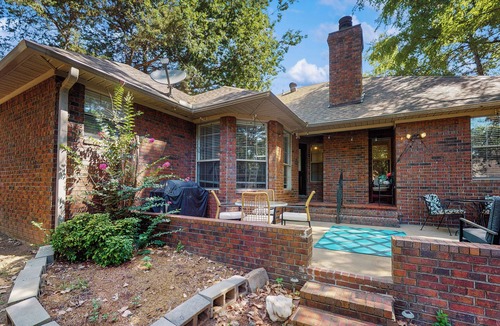 Conway House | <1 Block to Trails! Conway Biker & Hikers Haven