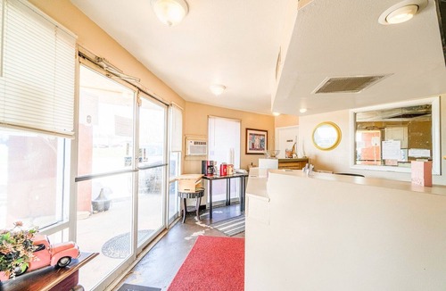 Chickasha Apartment | 1 King Bed & 1 Full Bed