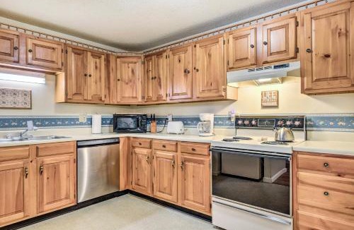Bartlett House | 1 Mi to Attitash Mountain: Condo w/Resort Perks