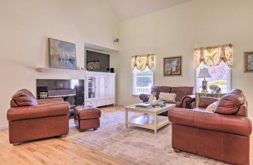 Jamesport House | < 1 Mi to Beach: Luxury North Fork Retreat w/Deck