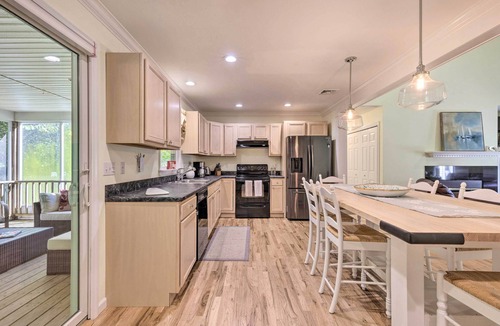 Jamesport House | < 1 Mi to Beach: Luxury North Fork Retreat w/Deck