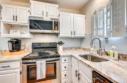 Norwich Apartment | 1 Mi to Mohegan Sun: Studio w/Pool Access