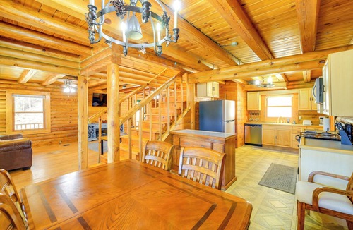 Pocahontas Cabin | < 1 Mi to Spearhead ATV Trails: Cabin w/Deck!