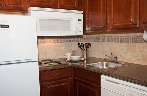 Greenwich Apartment | 1 Queen Studio w/Complimentary Breakfast + Pool