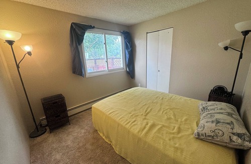 Russian Jack Park Condo | 1 room/3br condon<1mile away from UAA, hospital & costconLGBTQ & Pet friendly