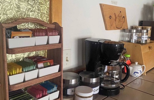 Greensboro Bend House | 100+ Acres and Renovated Barn for Retreats, Small Weddings, Large Groups
