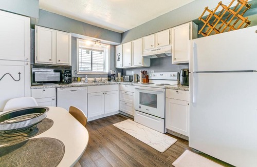 Fairview Apartment | 11 Mi to Kincaid Park: Convenient + Cozy Apt!