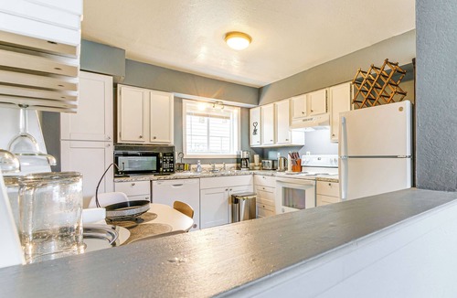 Fairview Apartment | 11 Mi to Kincaid Park: Convenient + Cozy Apt!