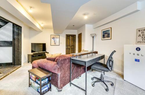 Roxbury House | 11 Mi to Sugarbush: Eclectic Ski House w/Hot Tub!