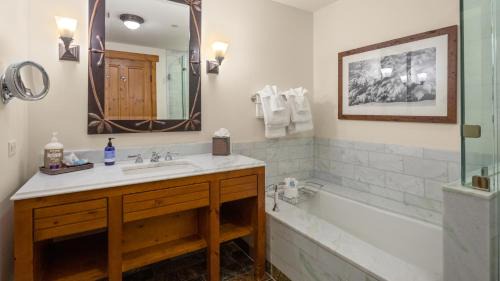 Stowe Area Resort | 1125 Lodge At Spruce Peak Ski In Ski In Ski Out King Studio By Stowe Mountain Rentals