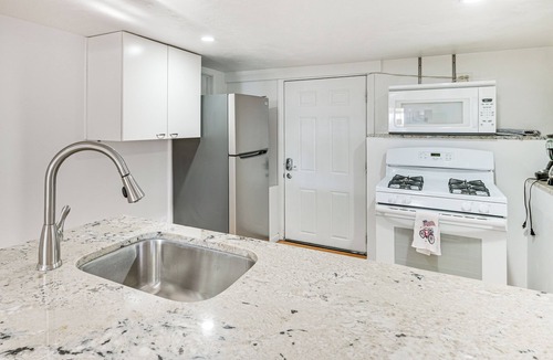 Braintree Apartment | 12 Mi to Dtwn Boston: Apartment in Braintree