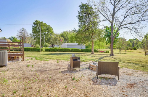 Springdale House | 12 Mi to Dtwn Fayetteville: Home w/Fire Pit!