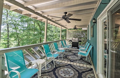 Royal House | 13 Mi to Hot Springs: Serene Royal Home w/Deck!