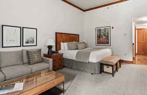 Stowe Area Cabin | #145 * Lodge At Spruce Peak | Studio | Pool & Mountain Views | Ski in Ski Out