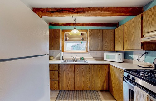 North Freedom Cottage | 170 Year old countryside cottage with deck - Location near Devil's Lake