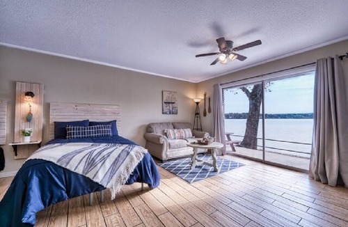 Hot Springs Hotel | #18 The Cove - Double Bed Room (pet-friendly)