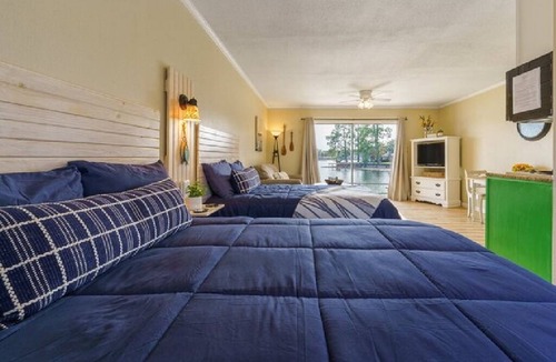 Hot Springs Hotel | #18 The Cove - Double Bed Room (pet-friendly)