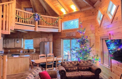 Bretton Woods Ski Chalet | 1800or Unique 'yurt' Home in Bretton Woods 1 mi to Skiing, Firepit, Foosball, Beach! Hot tub