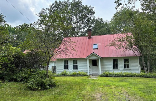 Rowe House | 18th Century Refurbished Yankee 3 Bedroom Farmhouse in the Berkshires