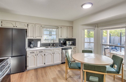 Blue Springs Cottage | 19 Mi to Kansas City: Group Retreat w/Game Room!