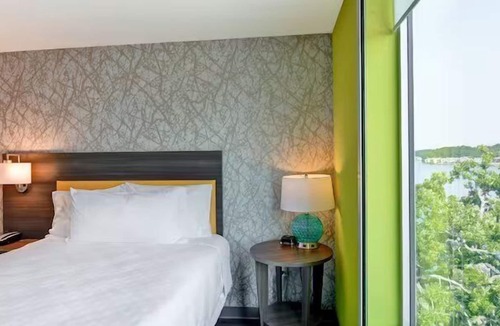 Lake Hamilton Hotel | 1BR Suite 0.1mi to Lake Hamilton Marina w/Kitchen, Pool & Hot Breakfast