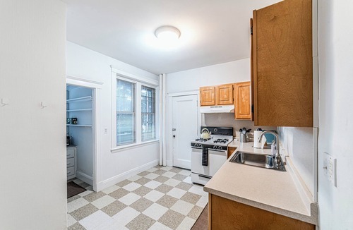 Coolidge Corner South Side Apartment | ①min>Coolidge: Full Kitchen- 2