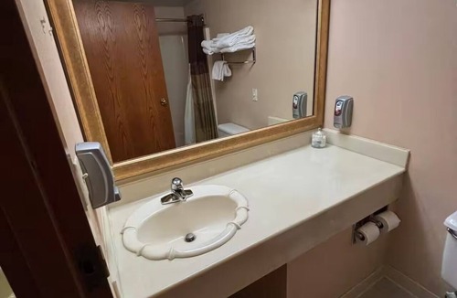 Marysville Hotel | 2 Accommodations Good for Group Stays in Marysville | Free Parking