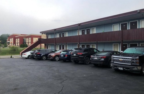 Grissom - Highland Hotel | 2 Added Value Stay near Virginia Tech - Perfect for University Visits w/Free Parking