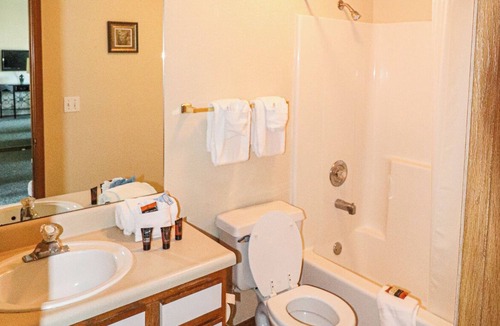 Kimberling City Condo | 2 - BD Lakeview Economy Suite 2B3
