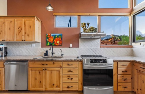 Kayenta Villa | 2 bed 2 bath in the Kayenta Art Village W/Views of the red rock cliffs.