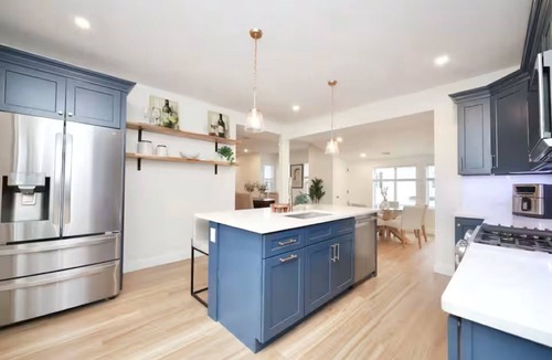 Malden Apartment | 2 bed - 2 bath - Parking - King beds - Laundry