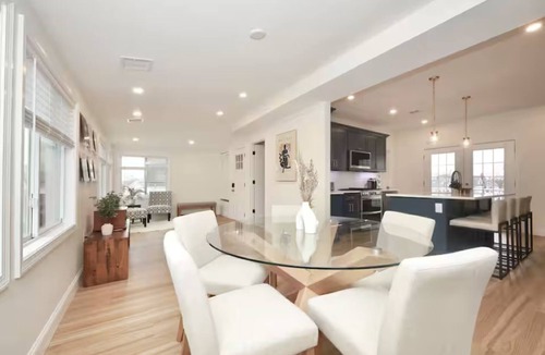 Malden Apartment | 2 bed - 2 bath - Parking - King beds - Laundry